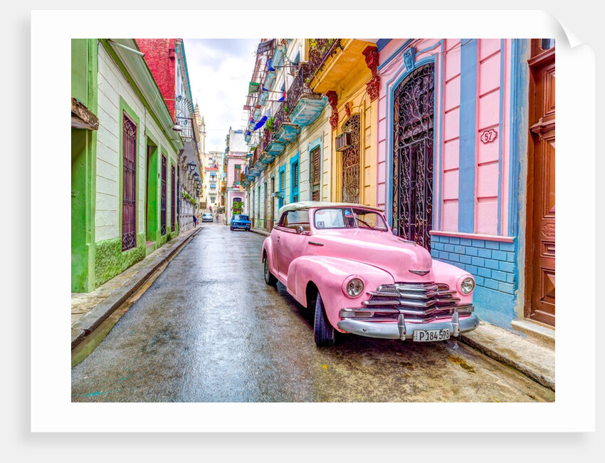 Vintage car in Havana by Assaf Frank